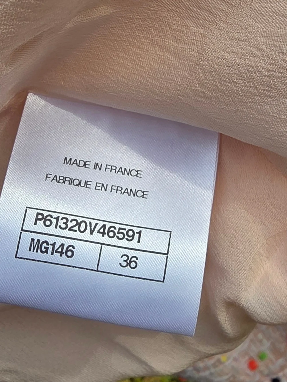 CHANEL Spring 2019 RTW Pink Multi Speckled Tweed Cropped Jacket Size FR 36/US 4 - Picture 10 of 11